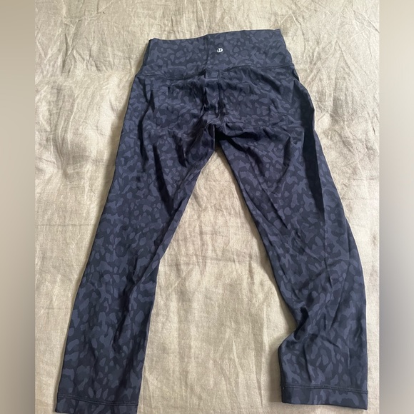 Lululemon crop cheetah print leggings size 6 - Picture 2 of 4